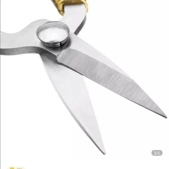 European Vintage Gold Sewing Scissors - Picture 4 of 7